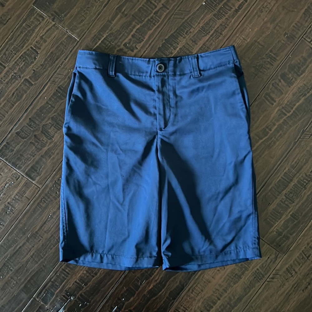 Like new - Under Armour golf shorts